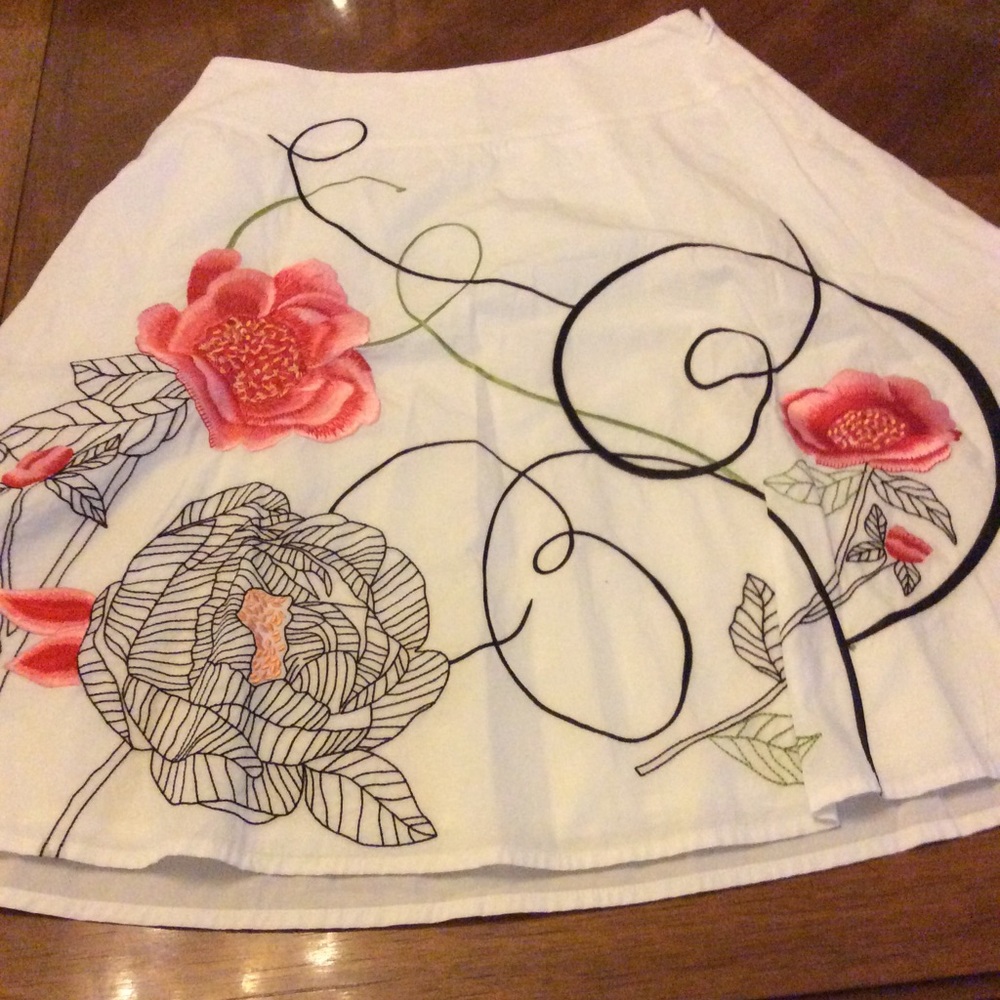 NWOT Talbots Rose Embroidered white Skirt